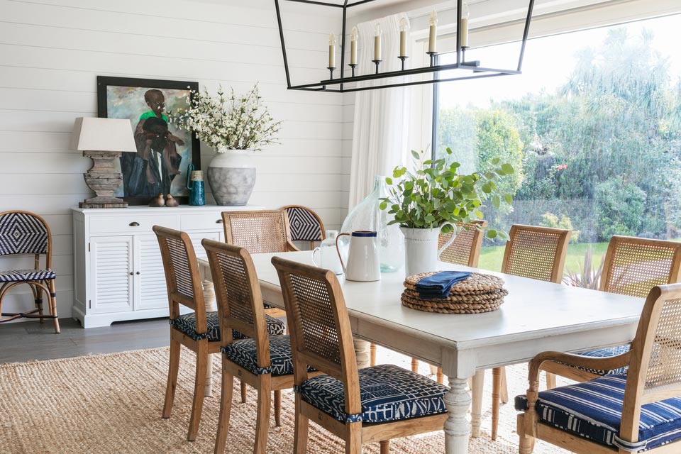 32 Breathtaking Coastal Dining Rooms That’ll Leave You Inspired