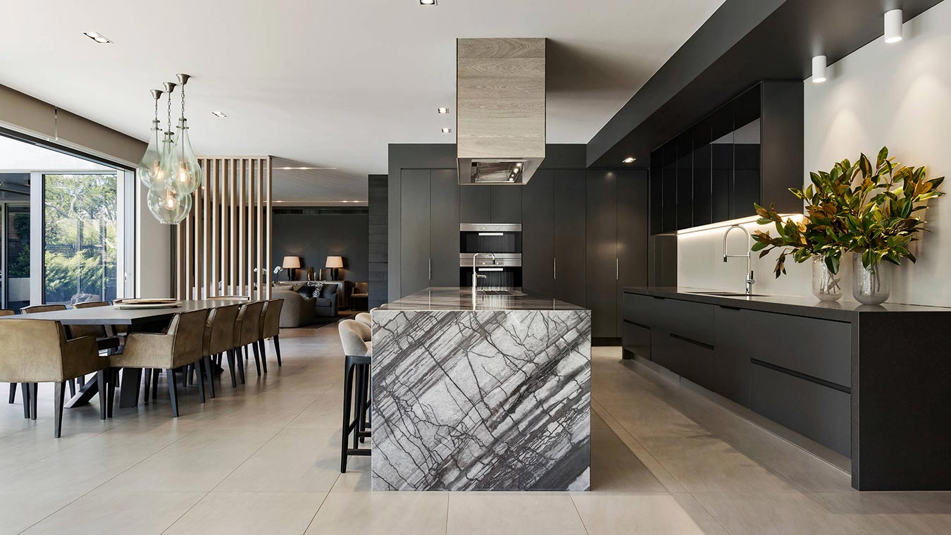 21 Inspiring Kitchens With Black Countertops That You’ll Love