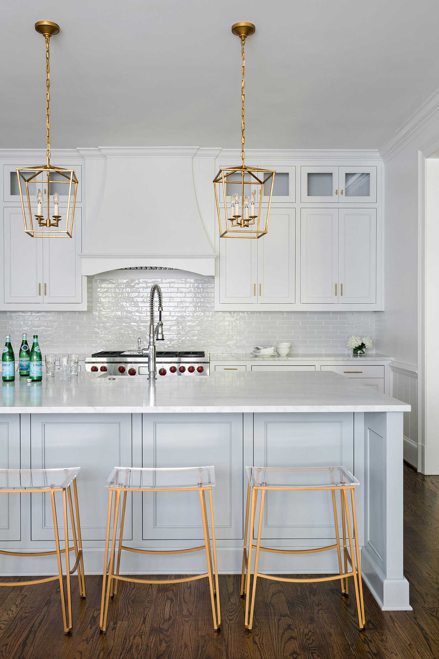 10 Brilliant White and Gold Kitchen Design Ideas to Transform Your Kitchen