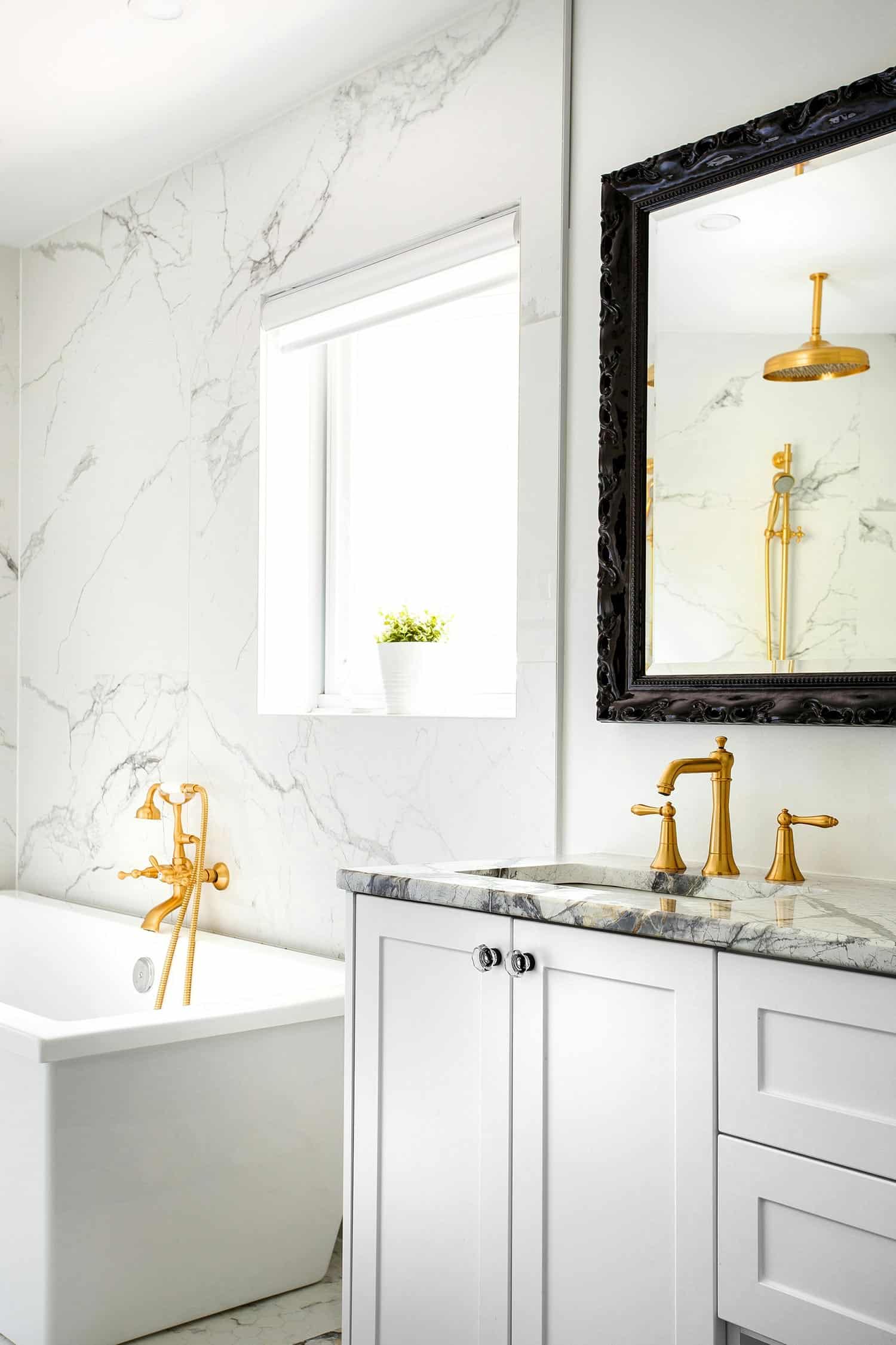 28 Stylish White and Gold Bathroom Ideas to Inspire Your Space